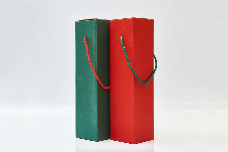 CAJA UNA BOTELLA CON CORDÓN